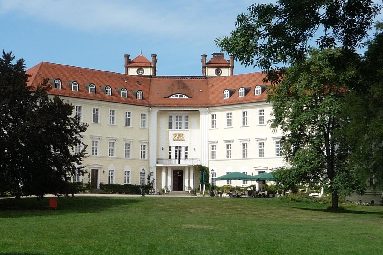 Schloss ลืบเบอเนา ภายนอก รูปภาพ